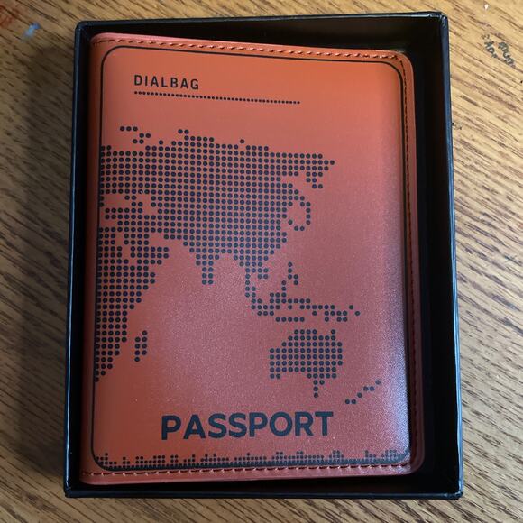 Dialbag Passport Holder Leatherette NWT - Picture 2 of 4